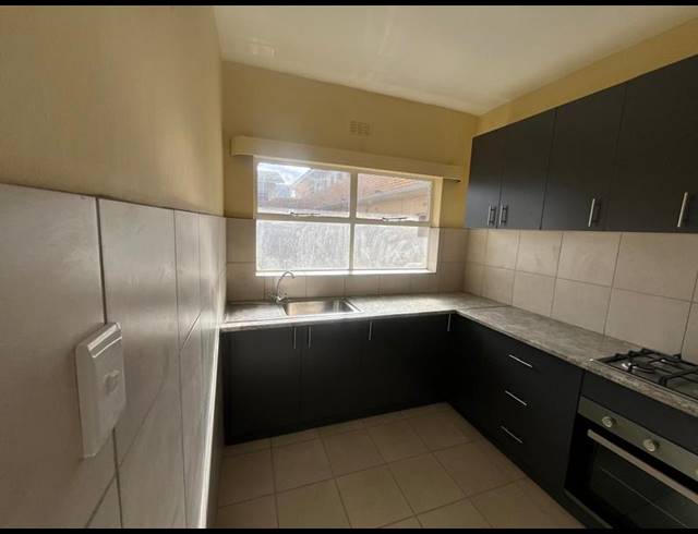 2 BEDROOM PROPERTY TO RENT IN PAROW CENTRAL